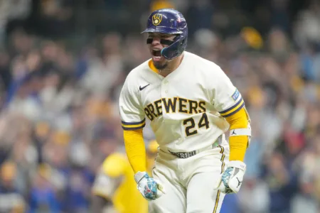 Brewers edge Padres 3-2 in NLDS opener